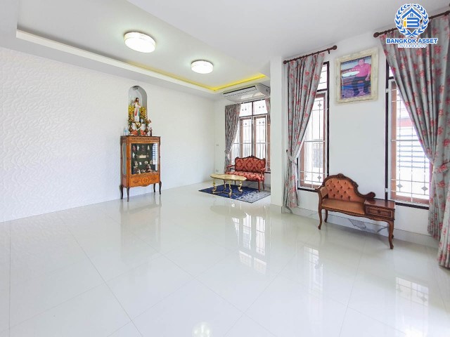 *****บ้านเดี่ยวมือสอง ซอยศิริเกษม17 พุทธมณฑลสาย3 เนื้อที่กว้างขวางมากถึง 158.30 ตร.ว. มาพร้อมฟังก์ชัน 2 ห้องนอน 3 ห้องน้ำ ที่จอดรถ 3 คัน ต่อเติมครบ พร้อมเข้าอยู่ได้ทันที ตั้งบนทำเลเดินทางสะดวก ใกล้รถไฟฟ้าสายสีน้ำเงิน "สถานีบางหว้า" ใกล้ทางด่วน "ศรีรัช"  จองเลย!